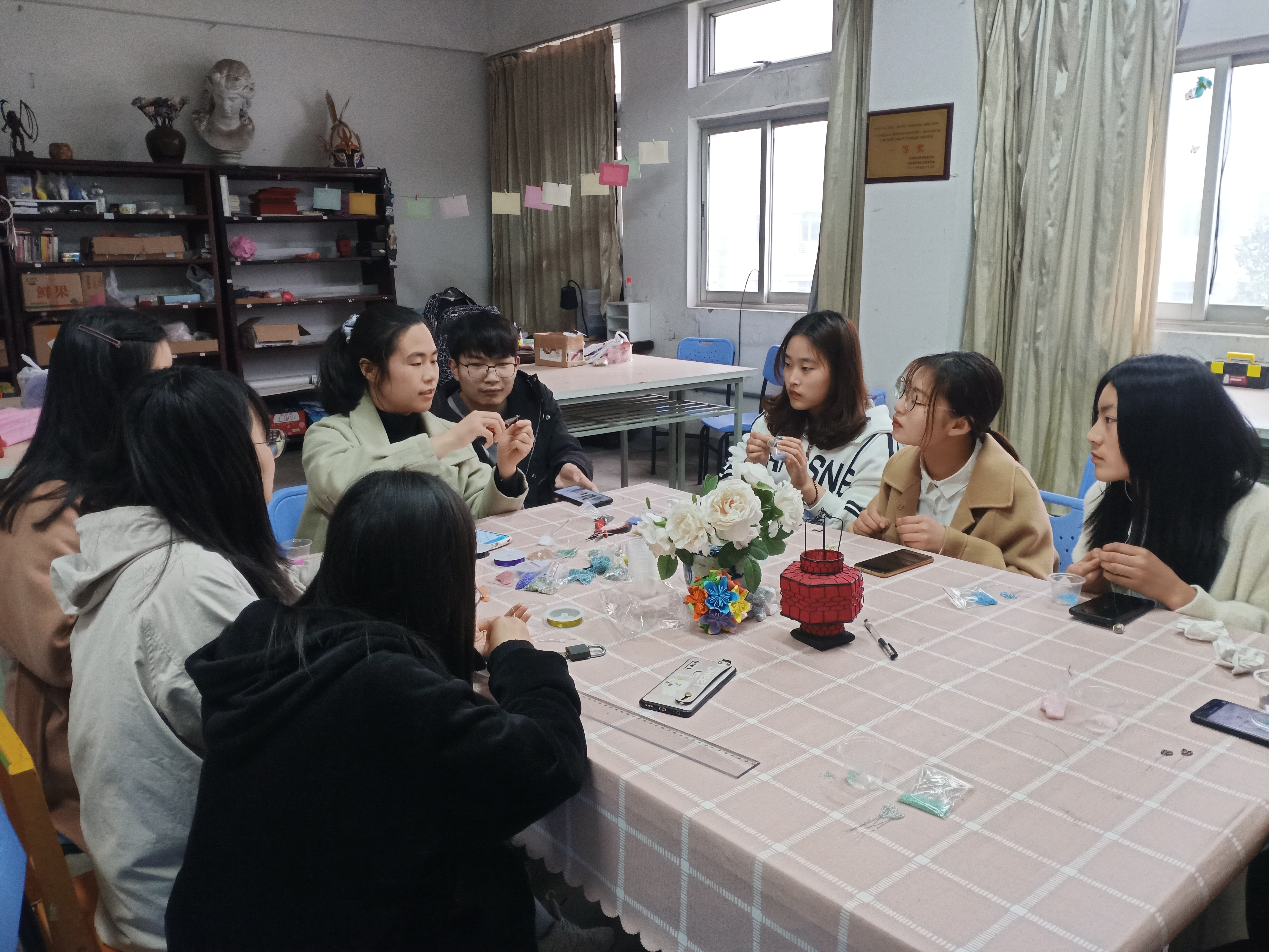 灵心居手工社第一次教学活动顺利展开