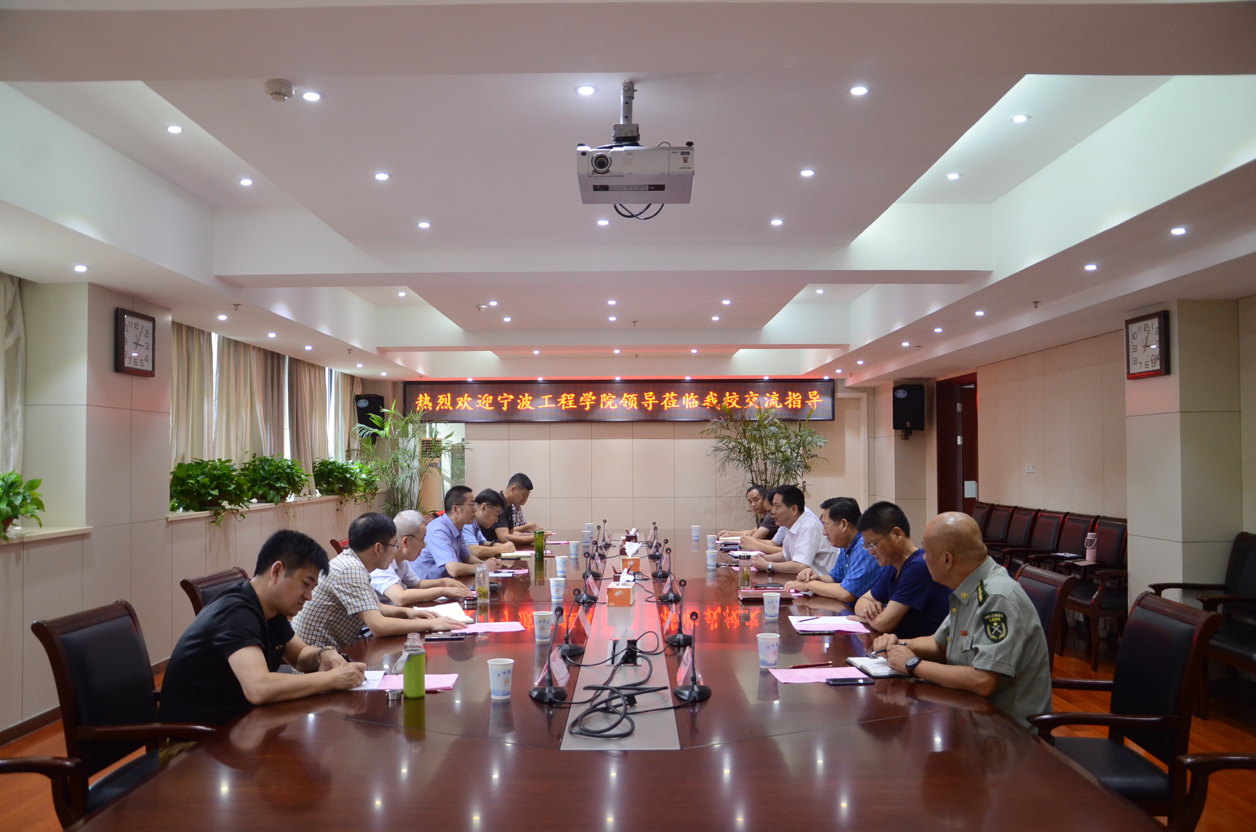 7月19日,宁波工程学院副校长戴志伟一行来校调研.