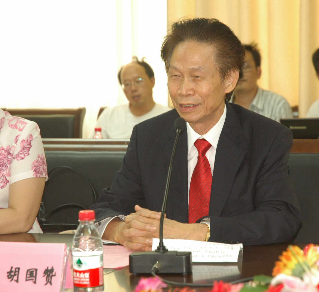 胡国赞先生受资助的优秀学子们早日成才，报效祖国