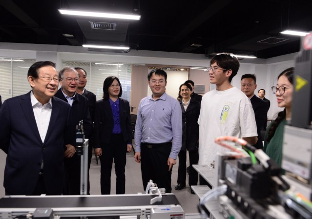 <a href='http://www.hfuu.edu.cn/d3/44/c4153a119620/page.htm' target='_blank' title='中国科协主席万钢来校调研，与我院师生交流'>中国科协主席万钢来校调研，与我院师生交流</a>