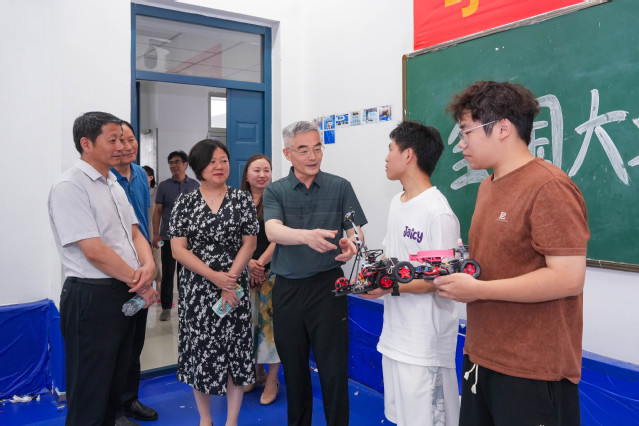 <a href='https://www.hfuu.edu.cn/21/9c/c58a139676/page.htm' target='_blank' title='邬平川书记看望慰问暑期学科竞赛备赛师生'>邬平川书记看望慰问暑期学科竞赛备赛师生</a>