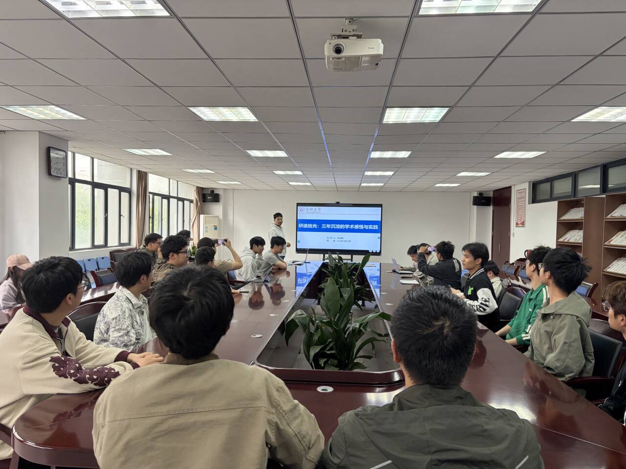 <a href='/xjy/64/a0/c11972a156832/page.htm' target='_blank' title='研途拾光，薪火相传——合肥大学先进制造工程学院举办研究生学术沙龙活动'>研途拾光，薪火相传——合肥大学先...</a>