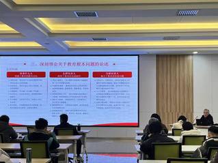 邬平川为新入职教师开展岗前培训...