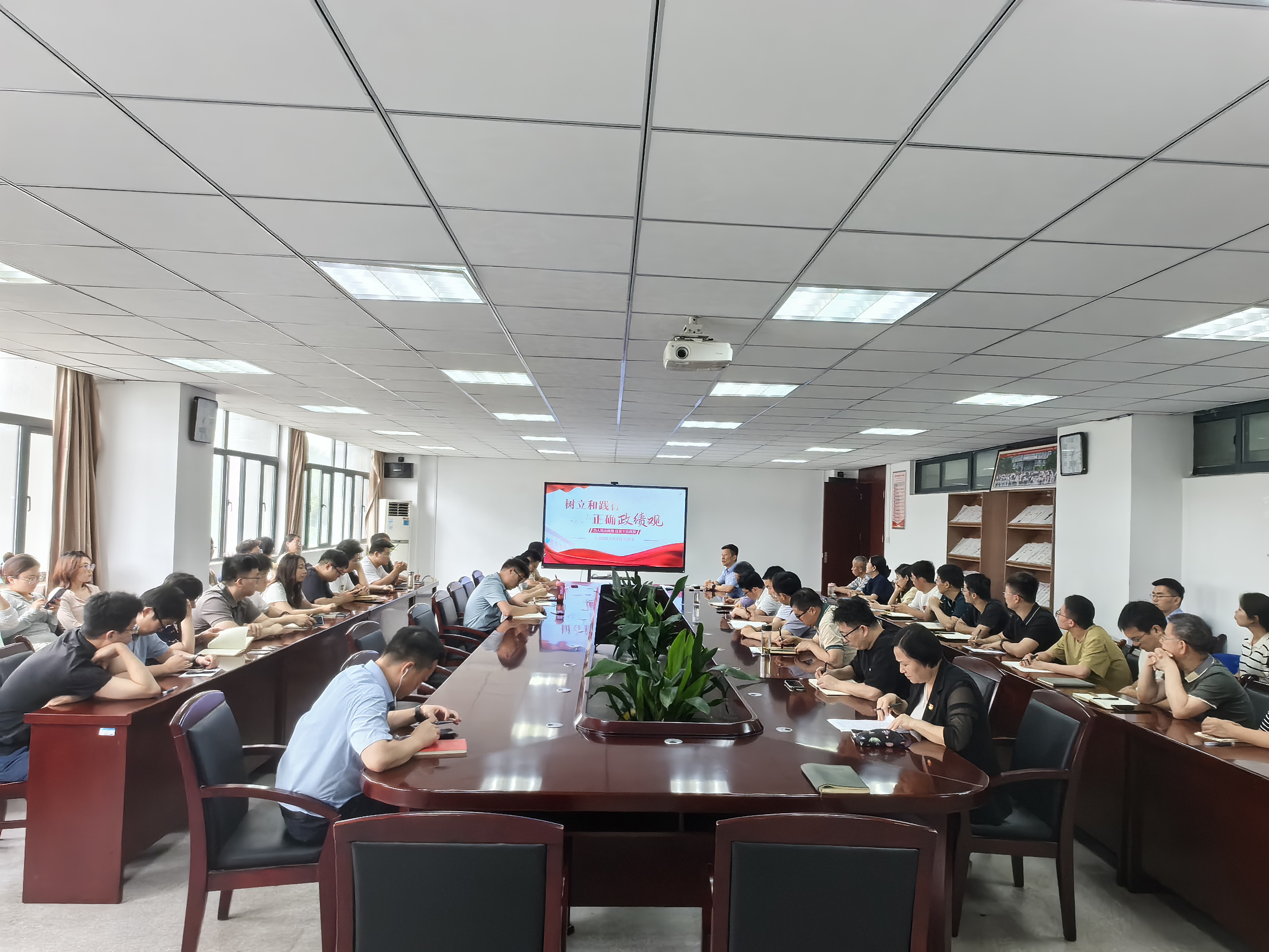 <a href='/xjy/6b/a0/c11974a158624/page.htm' target='_blank' title='校准政绩航向 坚守育人使命——先进制造工程学院党委书记讲授正确政绩观专题党课'>校准政绩航向 坚守育人使命——先...</a>