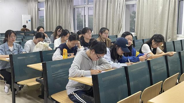https://www.hfuu.edu.cn/_upload/article/images/fa/37/f279260b4160a982337ebff96122/4a529c28-0f99-4470-b7ed-a0d8911dc48f.jpg