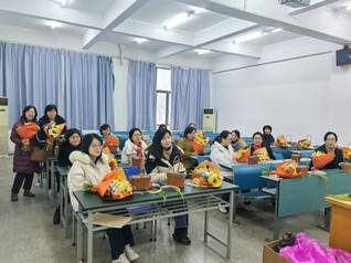 基础实验与实训中心开展迎三八妇...