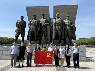 基础实验与实训中心直属党支部开...