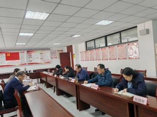 基础实验与实训中心直属党支部召...